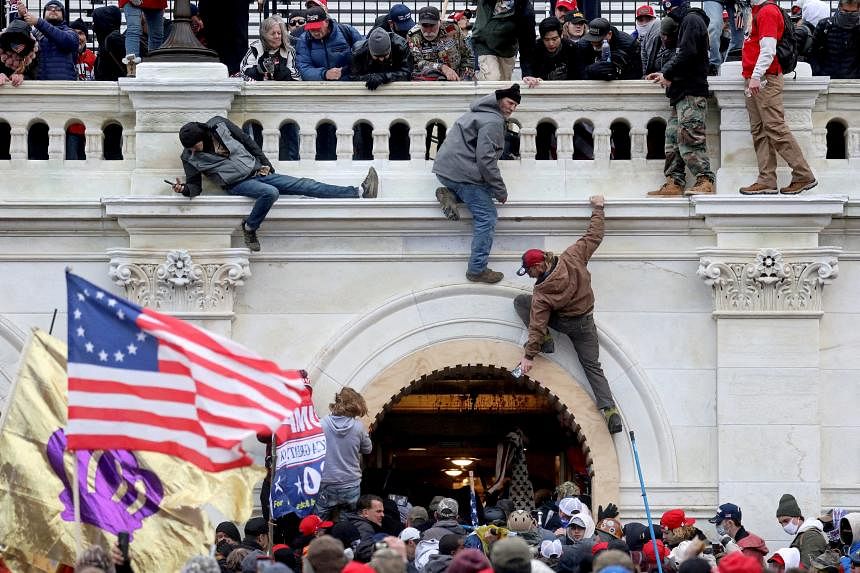 Mantan penasihat Trump Navarro didakwa menghina Kongres dalam penyelidikan 6 Januari