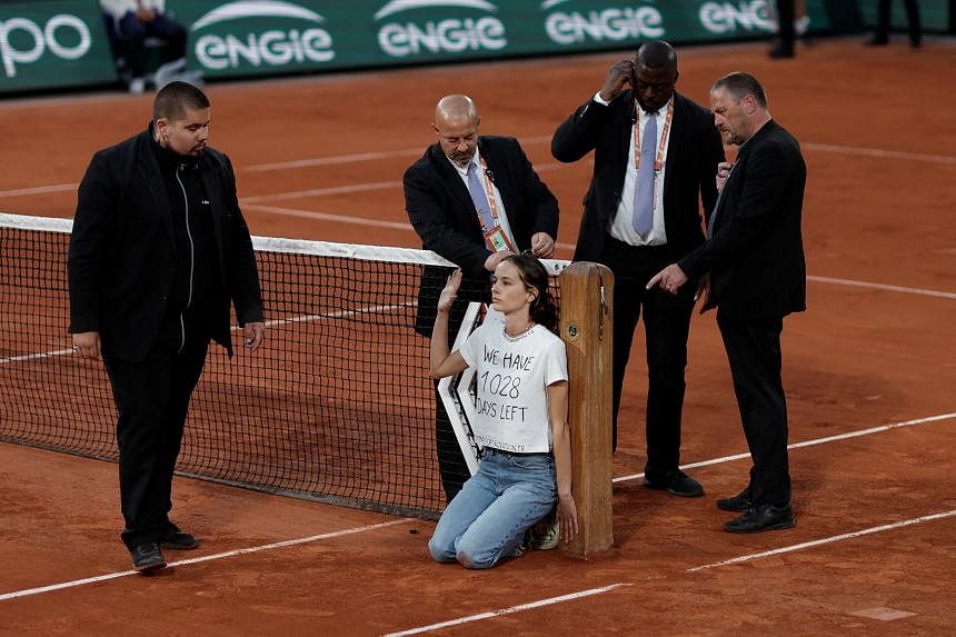 Tenis: Aktivis lingkungan mengganggu semifinal Prancis Terbuka