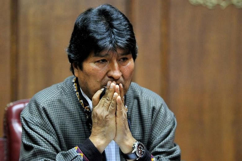 Bolivia memerintahkan penangkapan mantan presiden Evo Morales