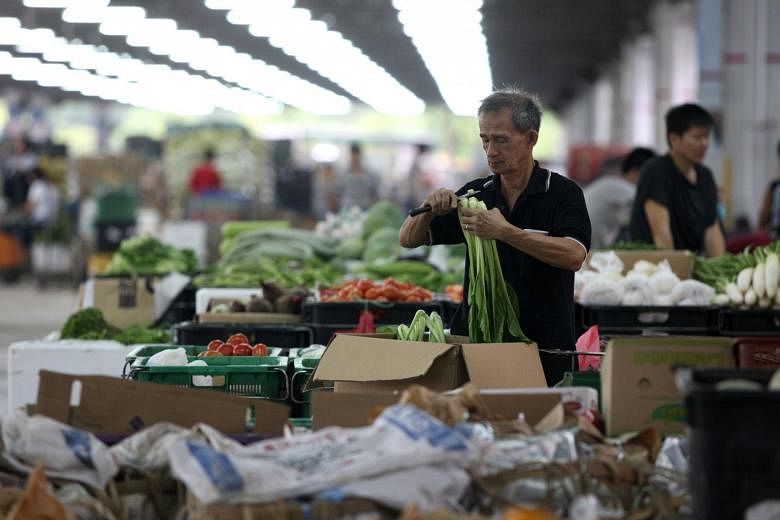 Cuaca basah menaikkan harga sayuran berdaun hijau dari Malaysia