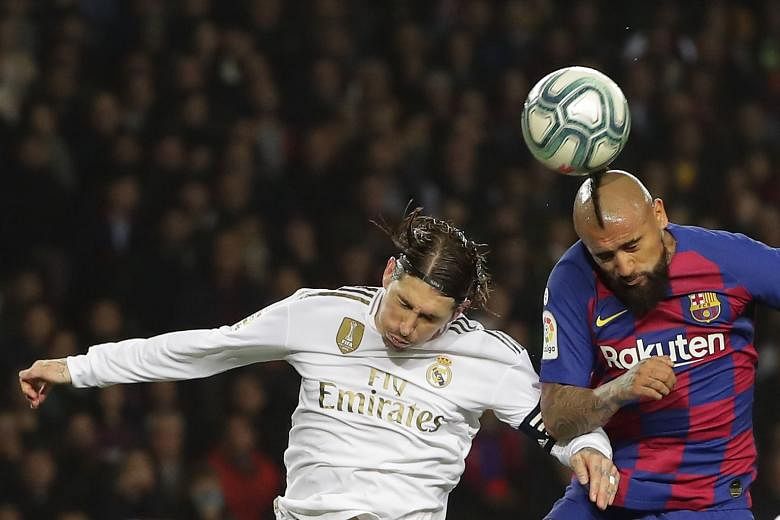 Sepak Bola: Barca, Real berbagi rampasan di Clasico tanpa gol yang langka