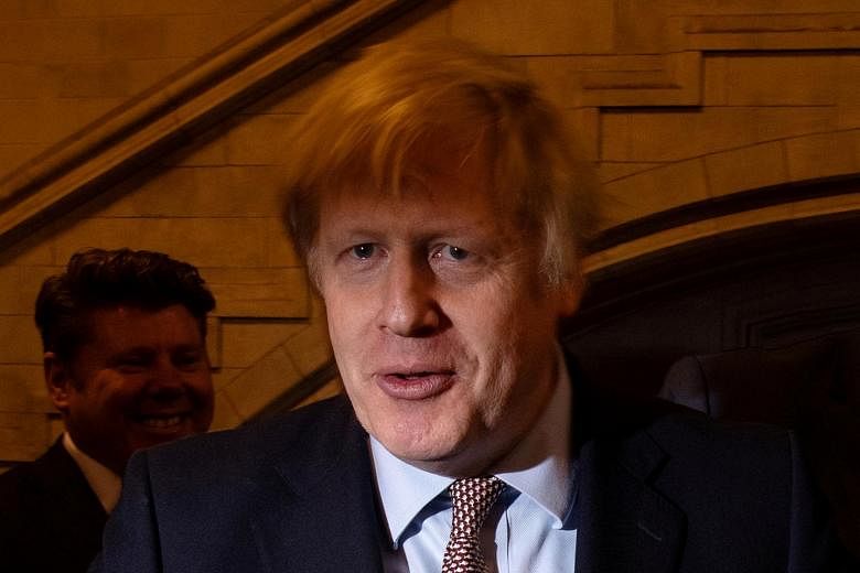 Bisnis Inggris menghadapi akhir bulan madu saat PM Johnson memboikot Davos