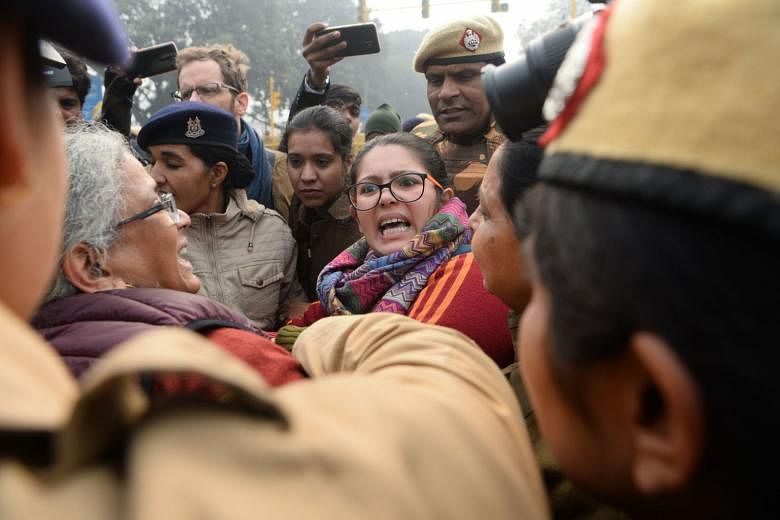 Lebih dari 100 orang ditahan saat polisi India melarang protes terhadap undang-undang kewarganegaraan baru