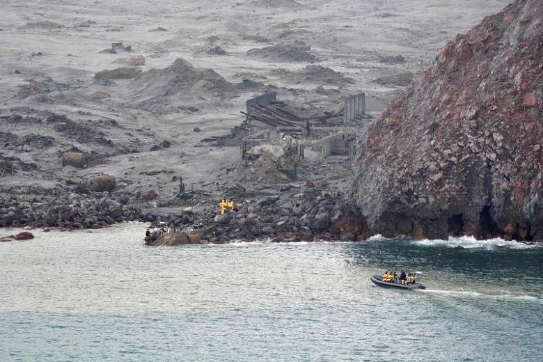 2 mayat yang hilang dalam letusan gunung berapi Selandia Baru mungkin berada di laut dan tidak pernah ditemukan: Polisi