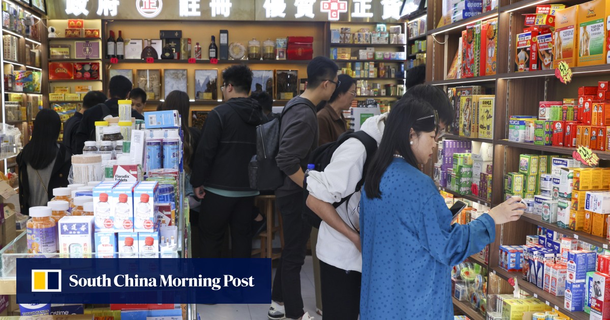 Bisnis kecil Hong Kong lebih percaya diri akan pertumbuhan daripada China daratan mereka, rekan-rekan Singapura, survei menunjukkan