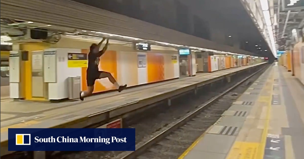 Polisi Hong Kong menyelidiki setelah video viral menunjukkan pria melompat di antara platform MTR