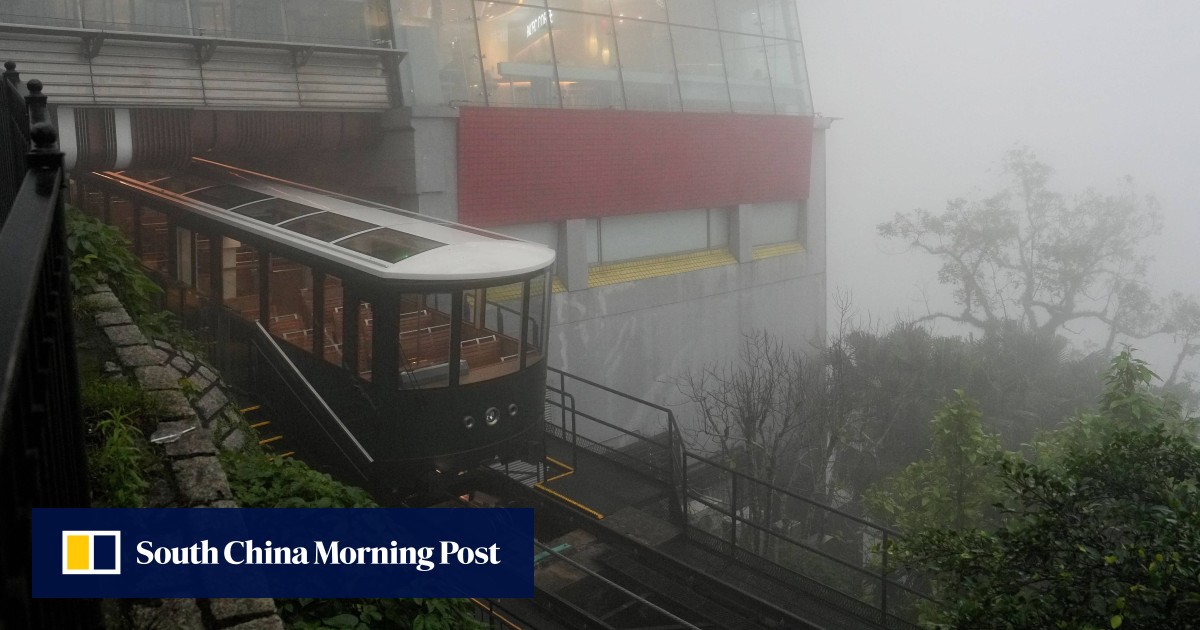 Layanan Peak Tram Hong Kong ditangguhkan untuk hari ketiga berturut-turut karena pohon tumbang di dekat rel